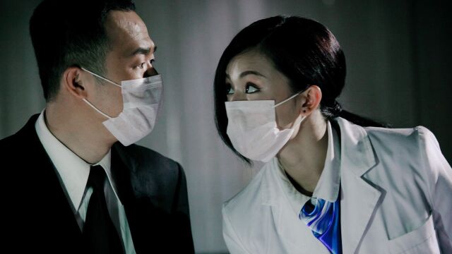 临终囧事:一个被雷劈后失去微笑功能的小子,意外获得女神青睐