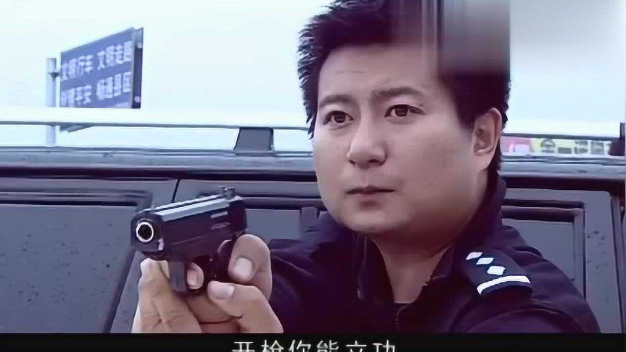 警中英雄女警发现嫌疑车辆一路狂飙车成功抓捕罪犯