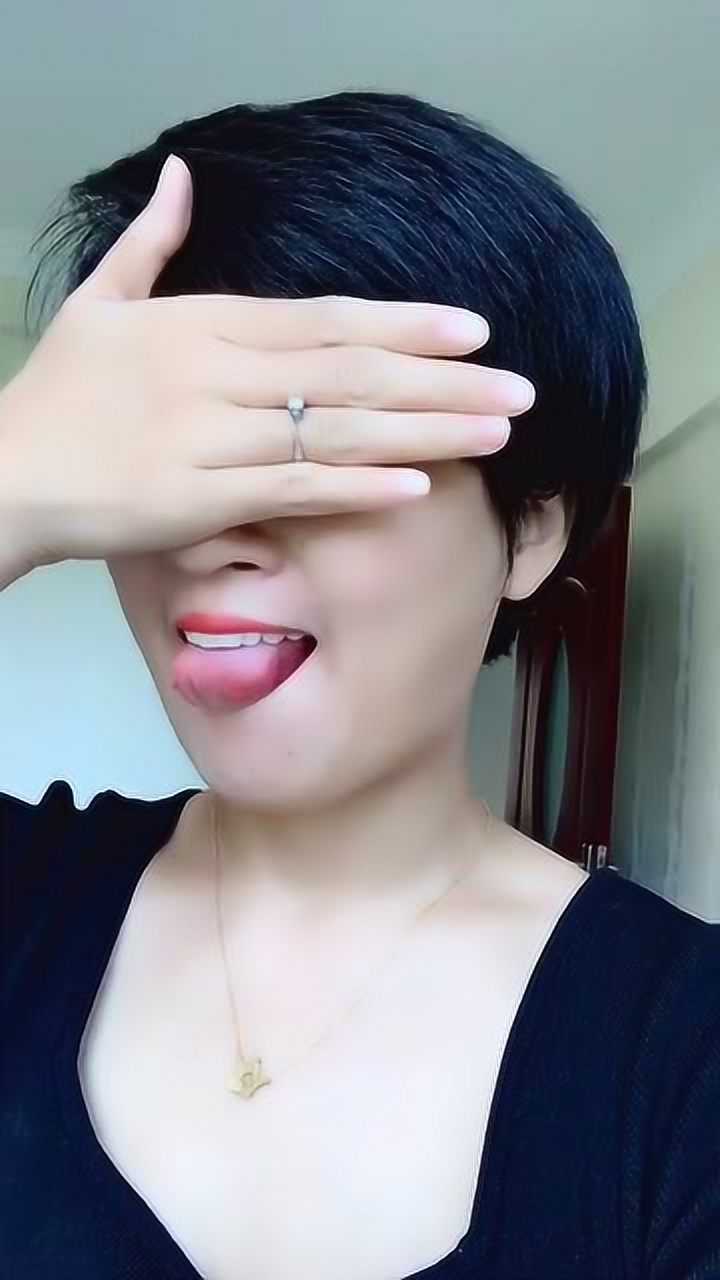 妹子伸出舌头那一刻,我就不淡定了,太长了!