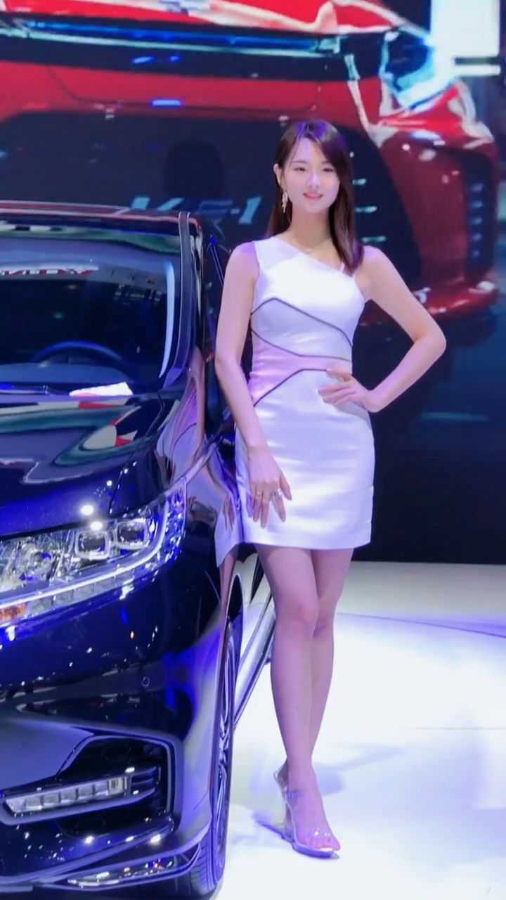 全网最火的车模苏宁小姐姐!