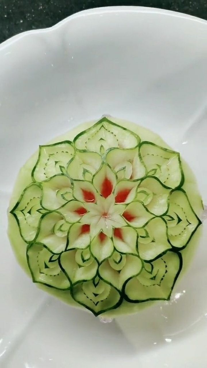 西瓜皮雕刻的花,起一个霸气点的名字,就叫西花好了