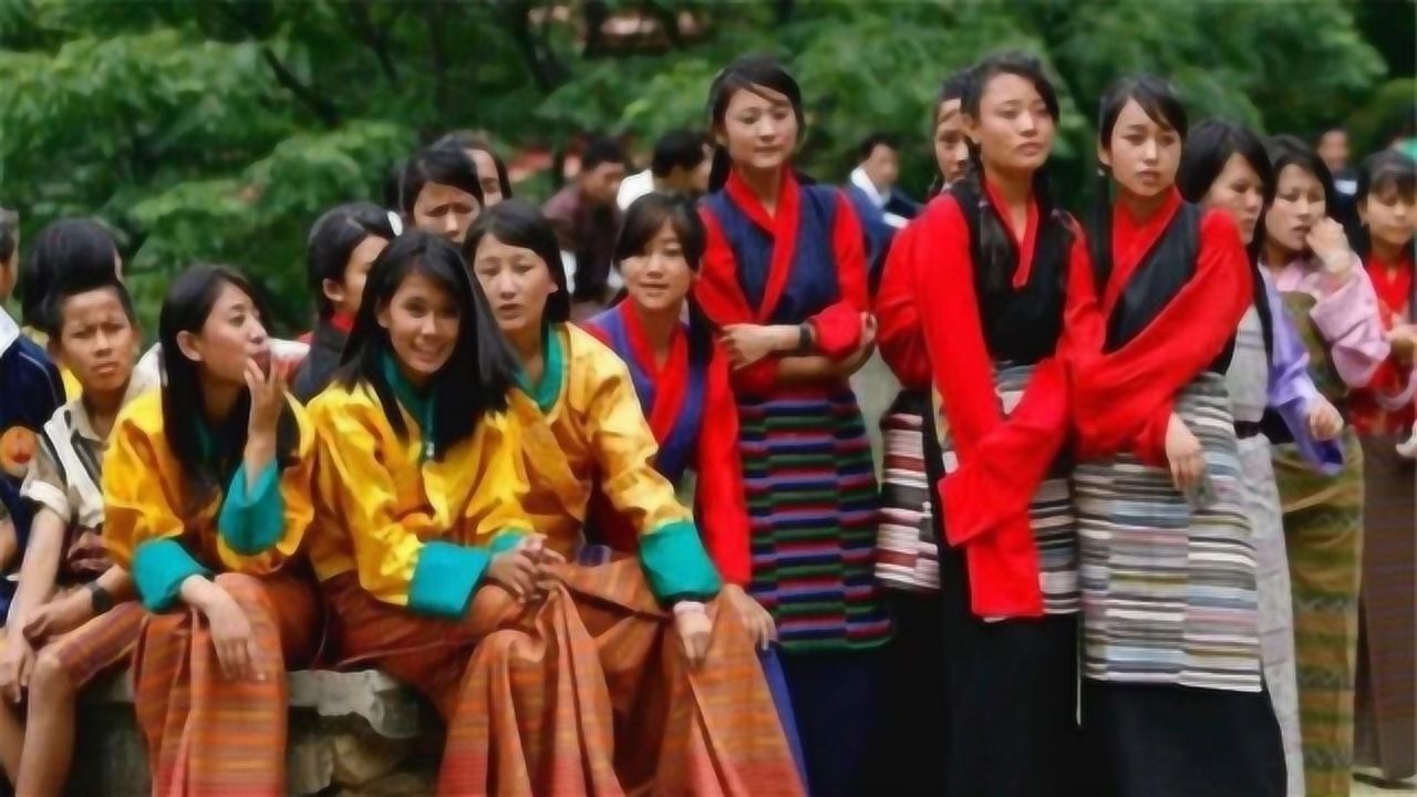 看一下不丹境内的农村不丹姑娘的真实生活烟火气十足