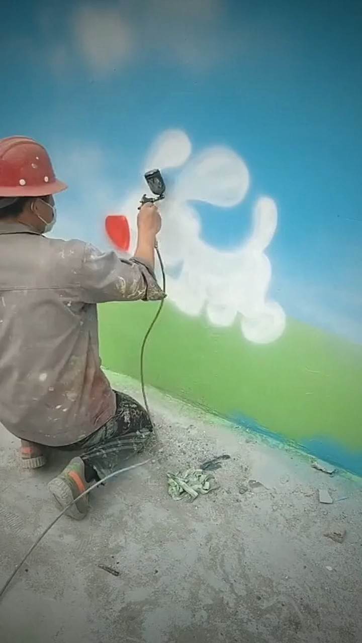 油漆工人在墙上画斑点狗,就简单的几下,看出来是高手!