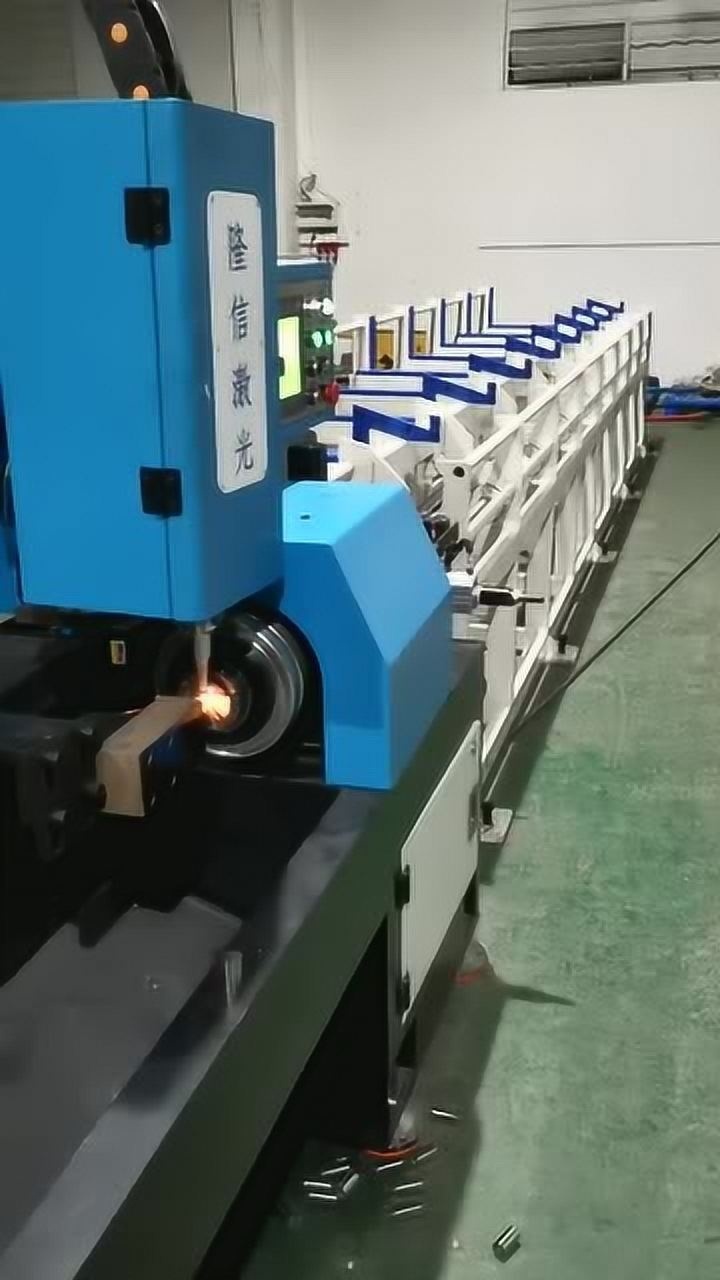 现场实拍自动送料激光切管机切割全过程!