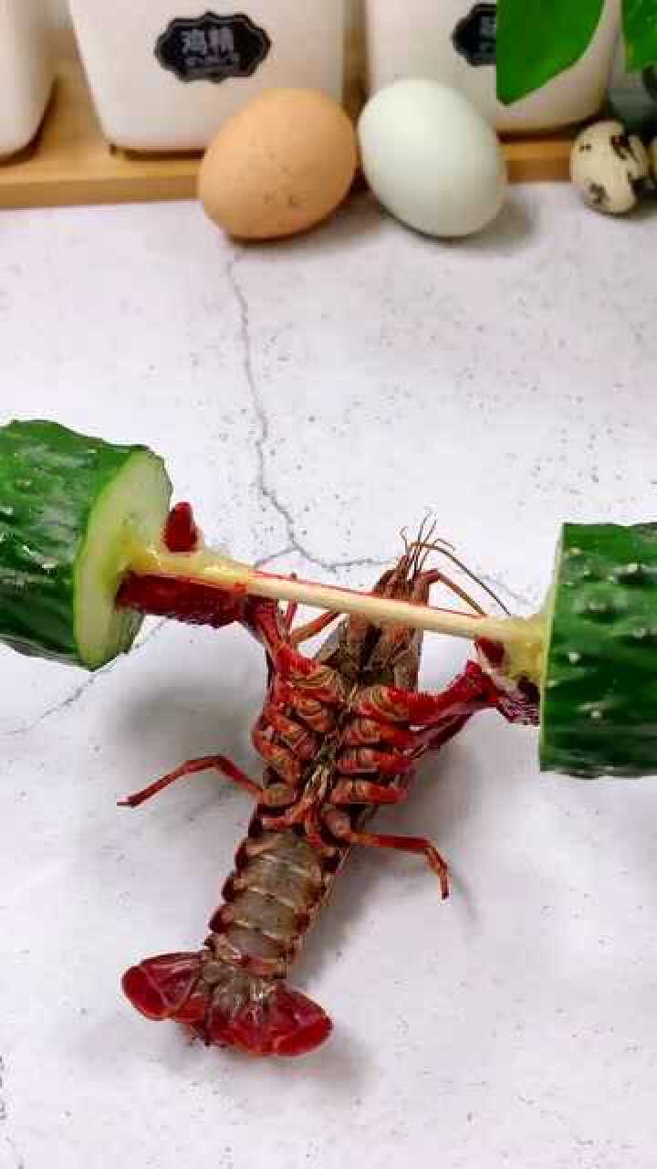 没想到竟被小龙虾鄙视了努力锻炼你也能有八块腹肌