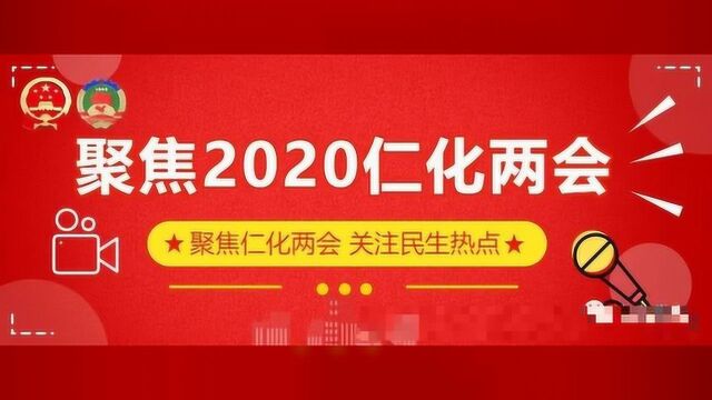 县十五届人大六次会议开幕 周小明作政府工作报告