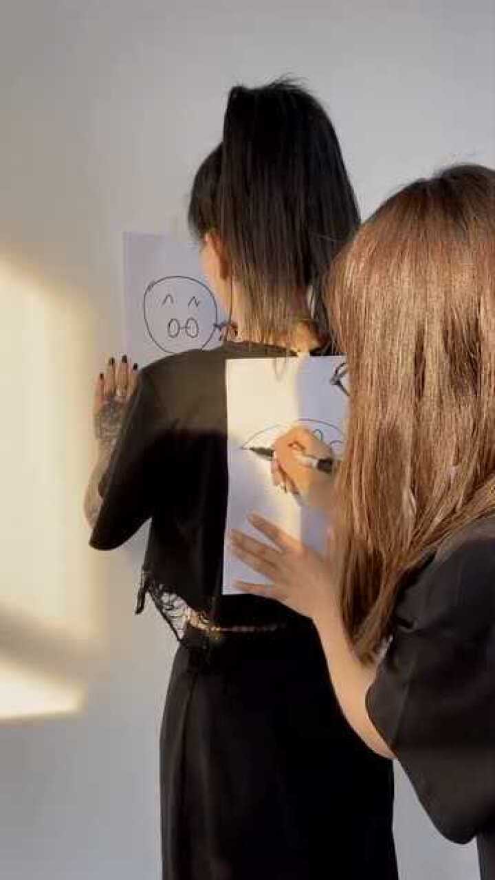 背后画画这游戏就和传话一样到别人嘴里就变味了