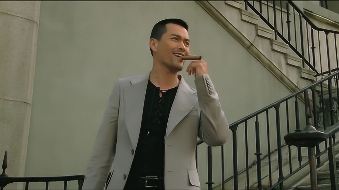 导火线吕良伟演大反派渣哥跳舞撩妹被人抢马上让他吃酒瓶