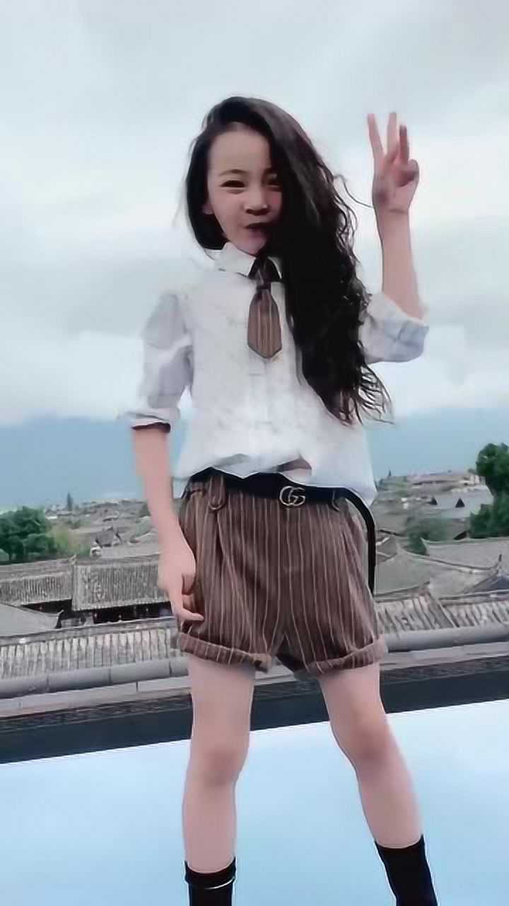 头一次见童模焱娃娃跳舞恕我直言果然是有钱人家的孩子