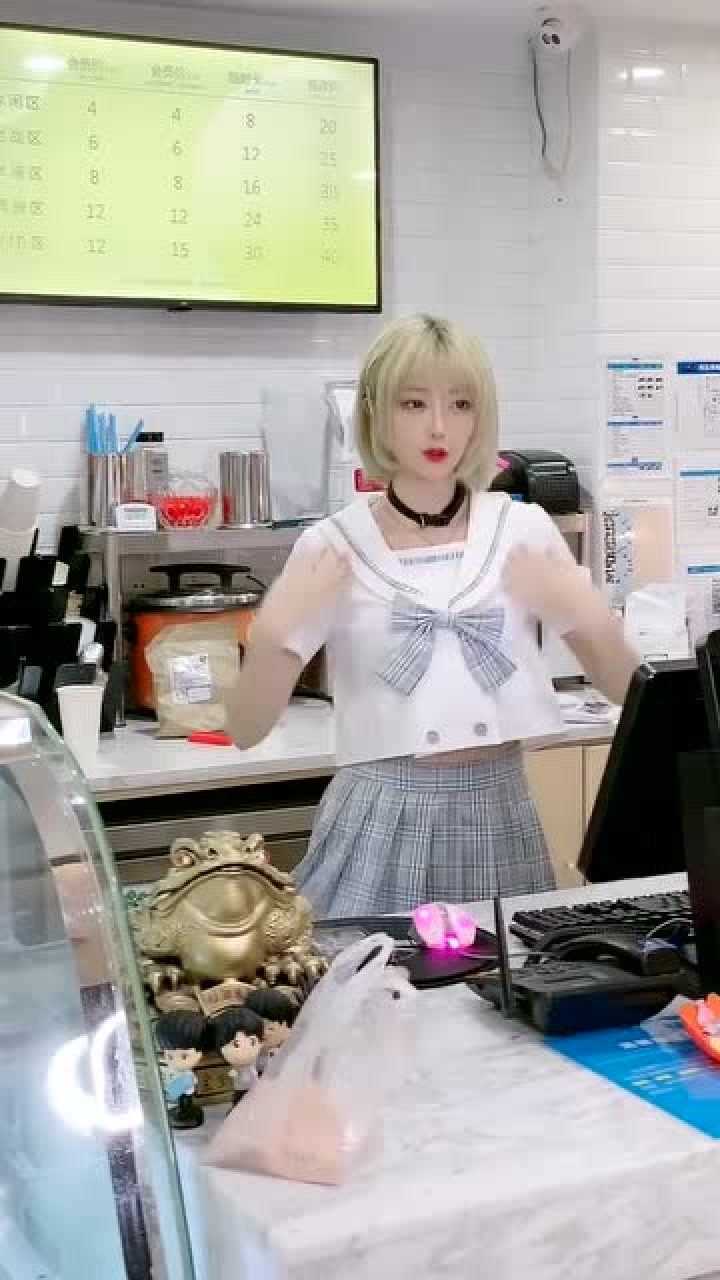 咬米的日常这是网吧还是夜店啊