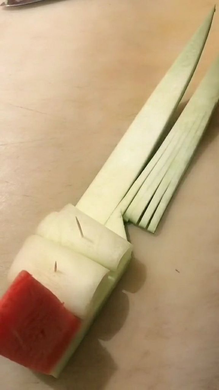 果盘西瓜皮拉花教程简单实用的摆盘小装饰