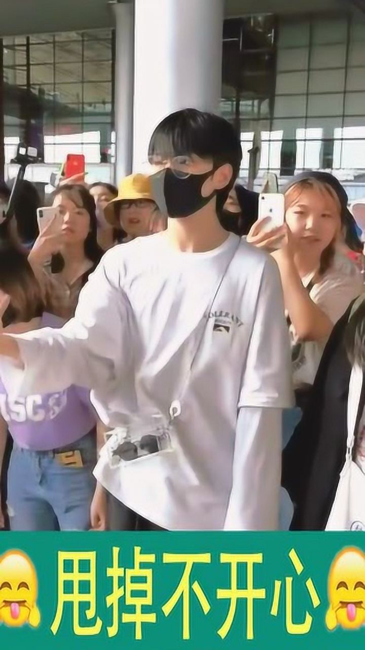 王晨艺挥手招呼粉丝直言不听话我就生气了老师太暖心了