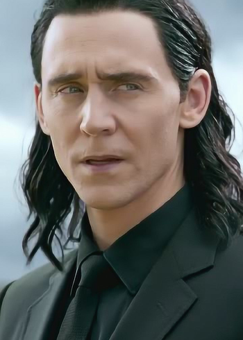 电影《雷神》,最后洛基笑的很邪恶,不过我很喜欢