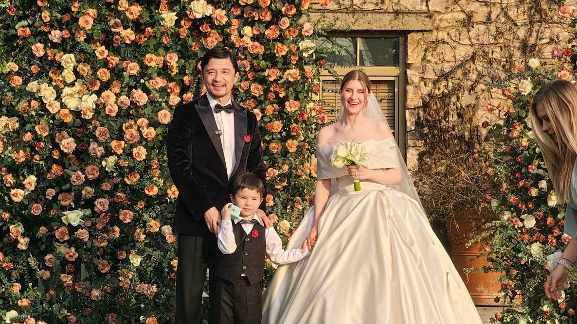 谢晖与第二任妻子补办婚礼,现场氛围欢快甜蜜幸福