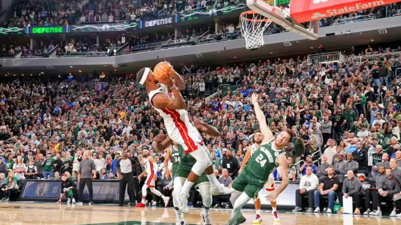 nba最强黑八奇迹!巴特勒逆天绝杀雄鹿成为永恒的经典,巴特勒太硬了!