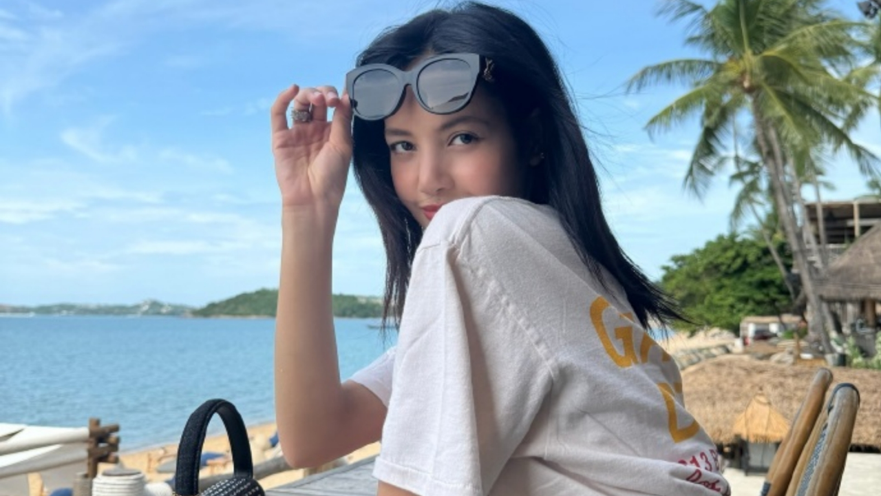 lisa苏梅岛被偶遇,留短发颜值回春有少女感,爱情事业两手抓