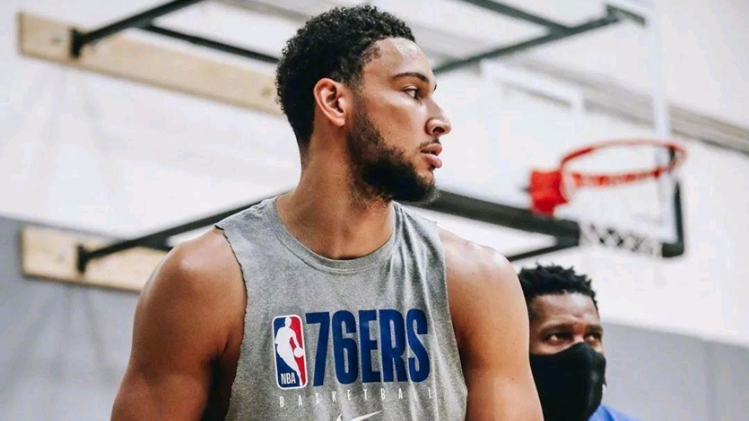 年薪3700万的本西蒙斯,不打比赛的一天都在干什么?