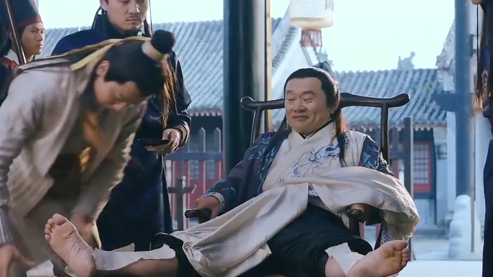 纳妾:犯人嘴硬不肯招供,大刑也不管用,那就赐他金靴子