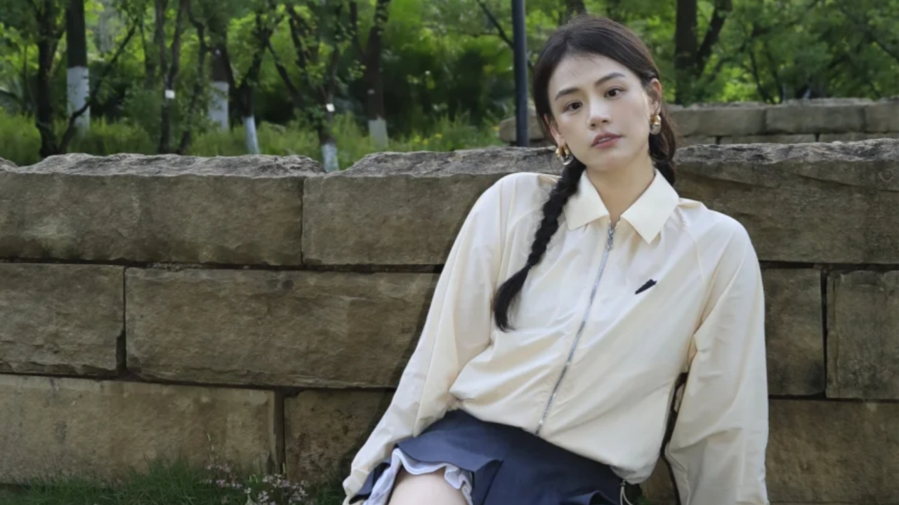 36岁马思纯晒美照,瘦身成功后美出新高度,双腿细长少女感满满