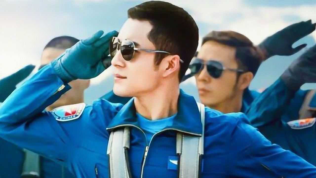 《我和我的祖国》韩东君敬礼,帅呆了,简直圈粉无数!
