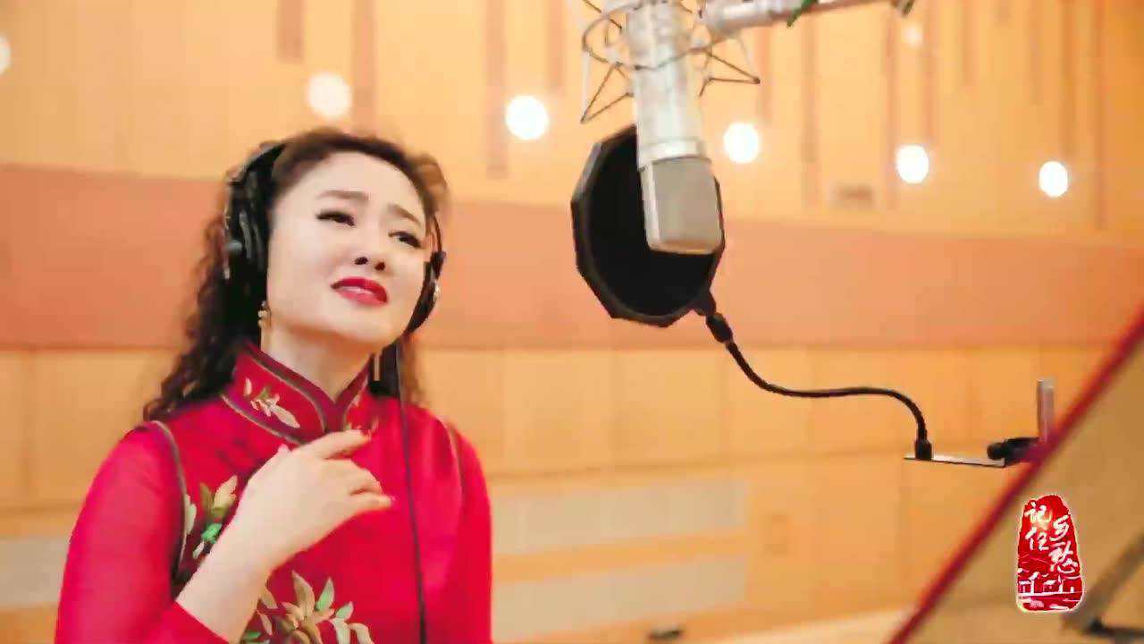 片尾曲《月亮看我》演唱:王庆爽