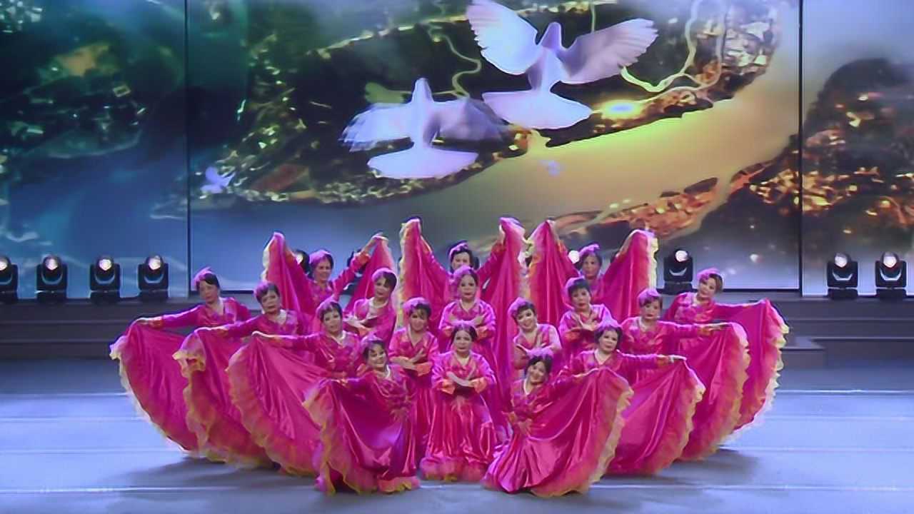 广场舞《天耀中华》,跳得这么好的,动作到位,舞姿优美