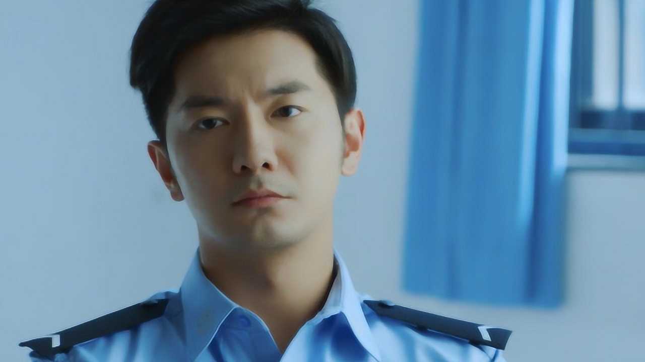 学警旋风彭飞意外发现警局内奸揭开惊天连环受贿大案