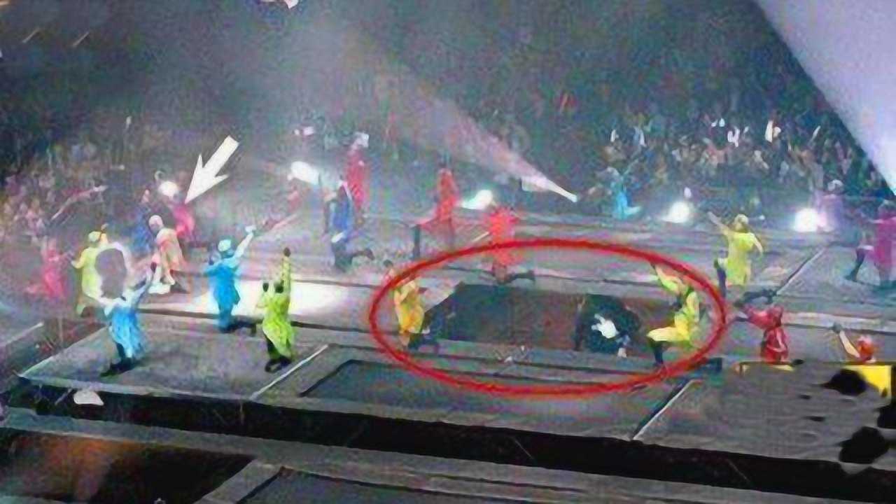 3d现场还原黄家驹在日本坠台全过程看着让人心疼