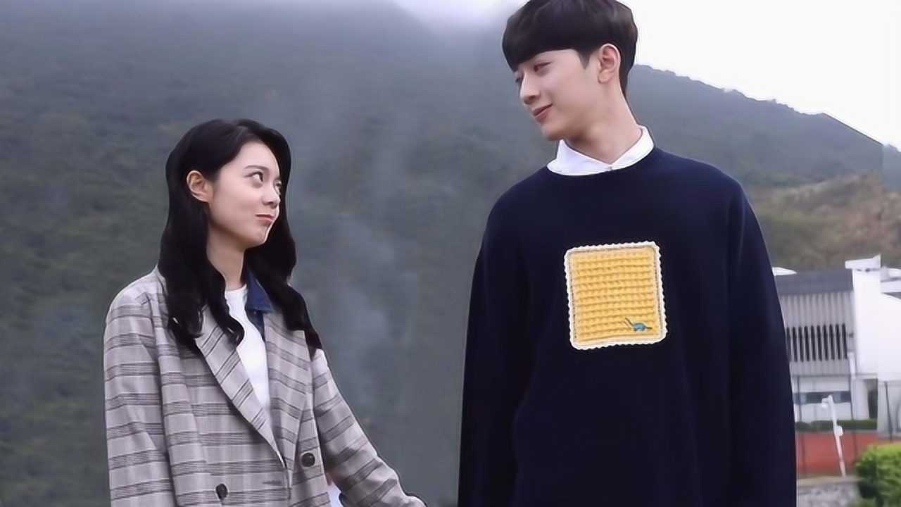 初恋那件小事夏淼淼对着梁又年撒娇嘟嘴卖萌拽着衣袖不撒手