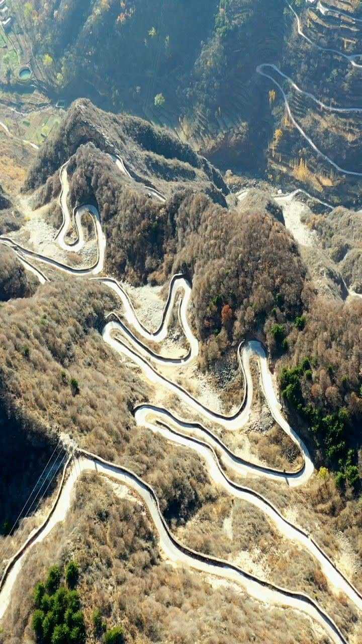 太行山盘山公路,大小弯几十个,等你来挑战!