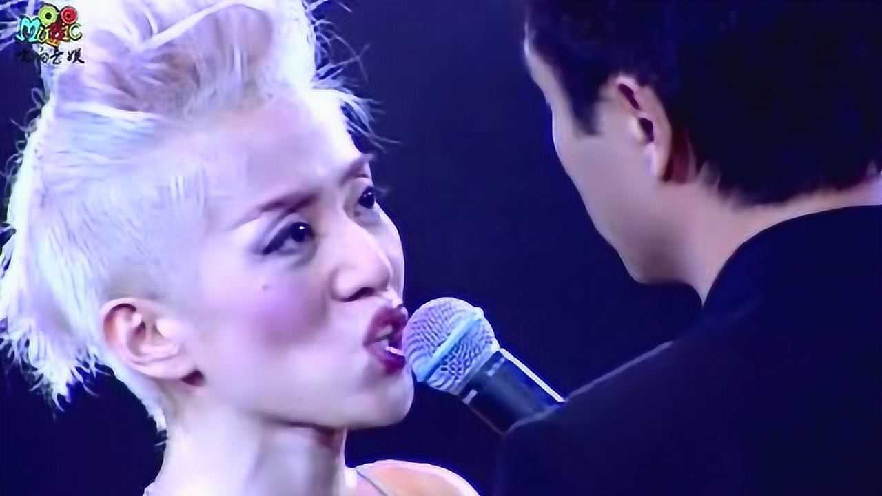 世纪之吻,张国荣强吻梅艳芳,全场惊叫,梅姐笑得像个孩子!_腾讯视频