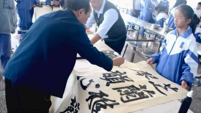 诗书画协会进保山笫六中学活动侧记