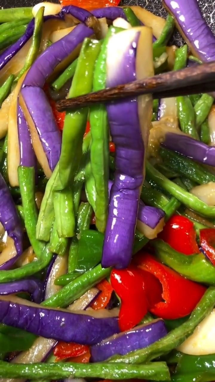 茄子豆角搭配,好美味哦!