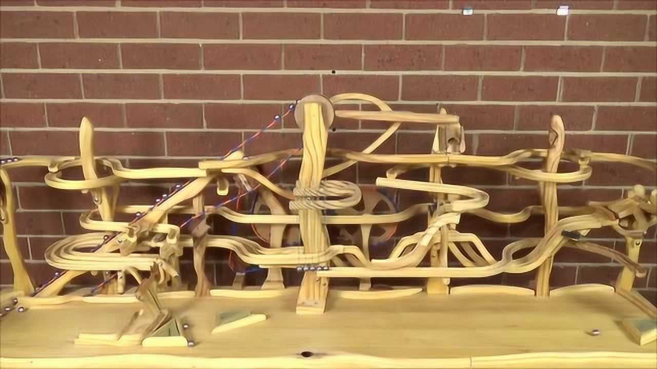 精致的机械设计了很多巧妙的机关