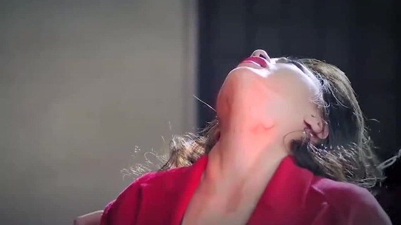 暮光之瞳殷昊天咬了美女脖子竟直接让她变异成红瞳人真可怕