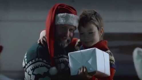 圣诞前夕工程队挖出一个怪物，竟是圣诞老人，不送礼物专吃小孩