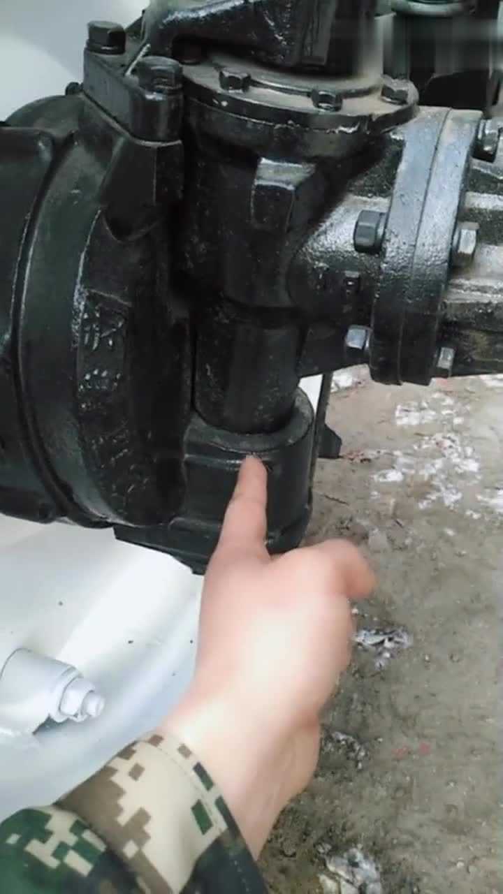 拖拉机前桥立轴漏油解决方法这样的拖拉机绝对不能买漏油