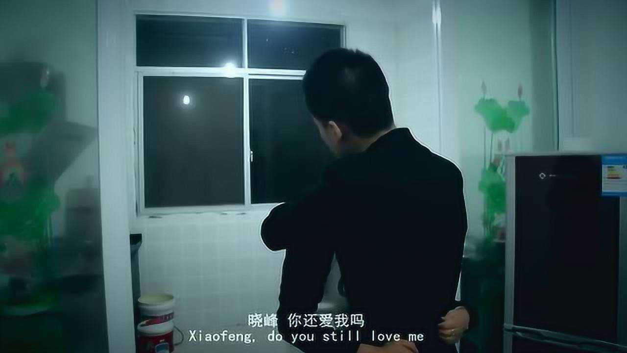 大哥不在家，嫂嫂和小叔子在厨房直接亲热，两人真是情意相投_高清