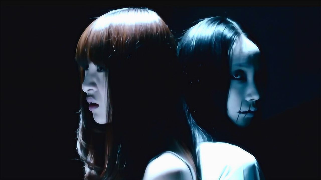 女学生在半夜里遭遇到令人毛骨悚然的"鬼上身",太可怕!