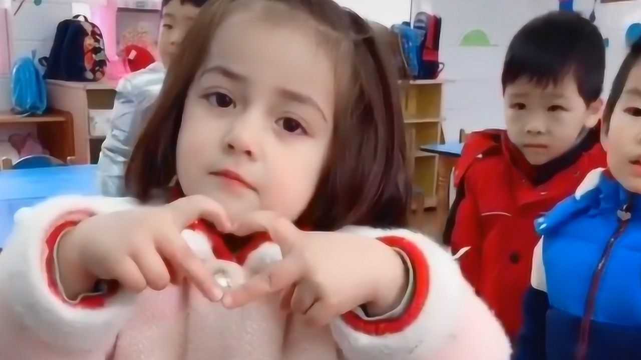 火爆网络的新疆小女孩天使般的面容网友迪丽热巴的孩子