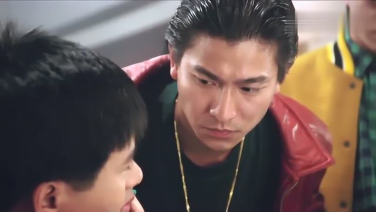 赌神发哥连抽烟都这么有型给刀仔都看呆了就是有点费烟啊