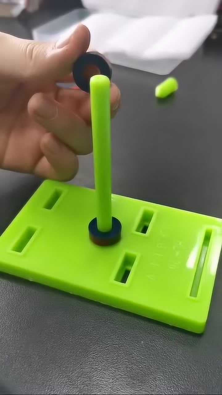 磁铁两极同性相斥什么情况下相吸牛顿你出来一下