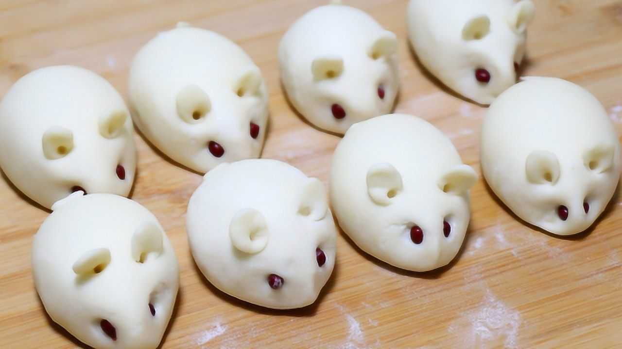 过年一定要蒸一锅小老鼠馒头,松软香甜,寓意吉祥,孩子非常喜欢