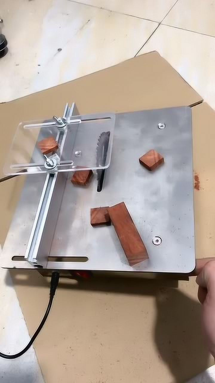 自制大功率小型台锯