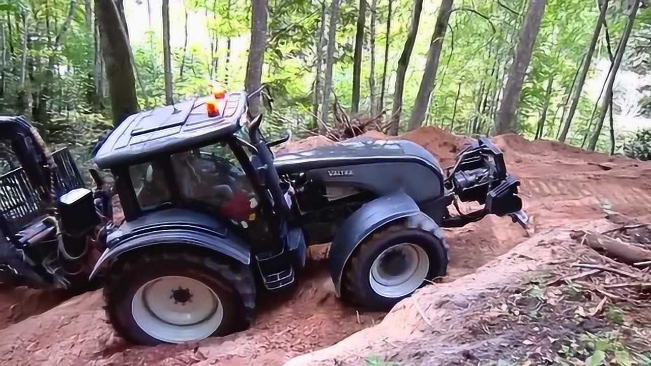 芬兰维美德t191h大马力拖拉机,在山林里艰难工作.