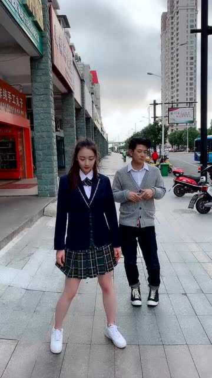 矢野浩二和女儿杨祺如街边狂舞真是太帅了