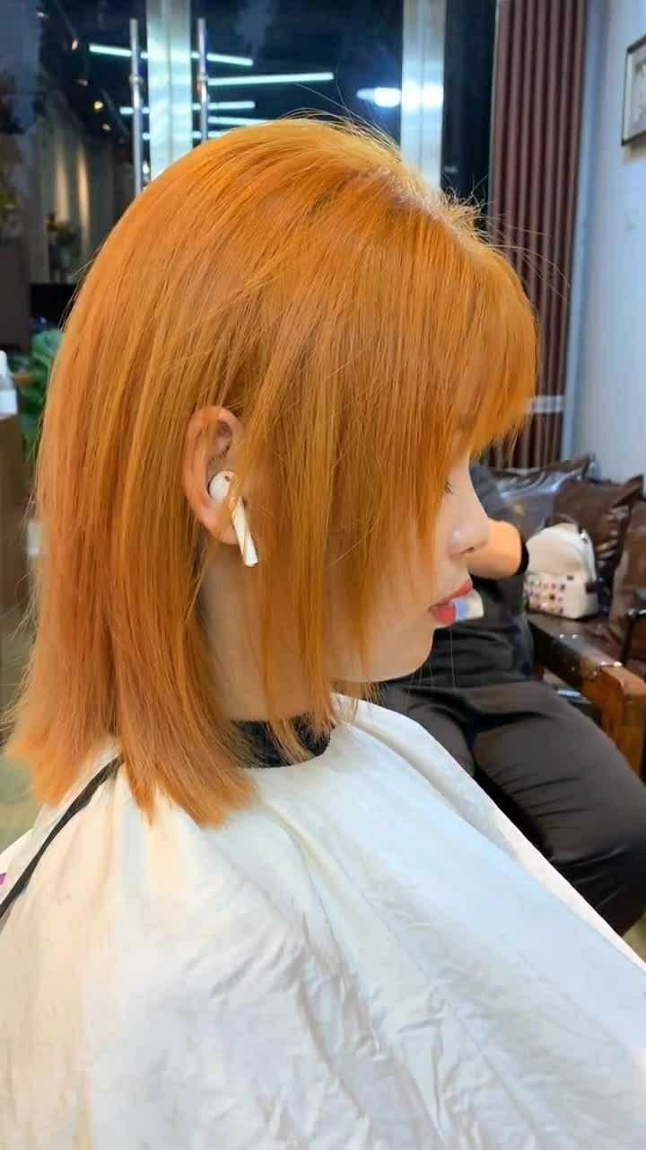 韩系橙黄色微卷短发最适合这个季节