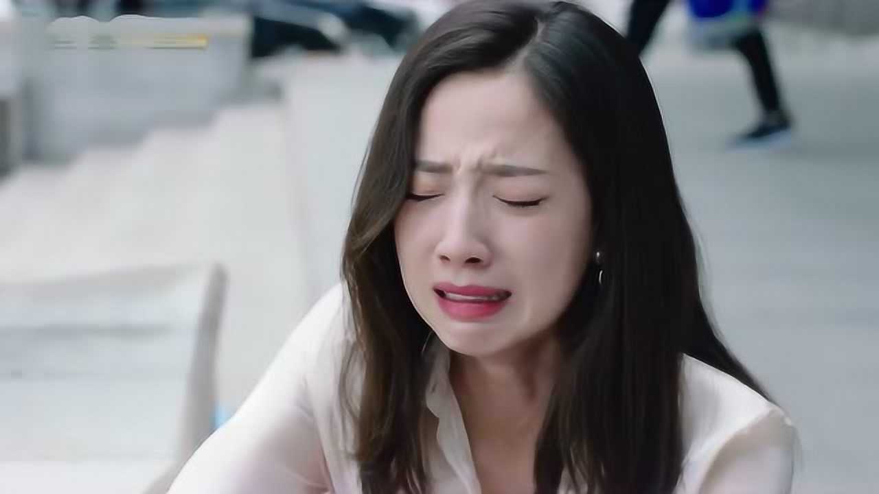 身为一个胖子罗伊人不幸得血癌坐在地上嚎啕大哭