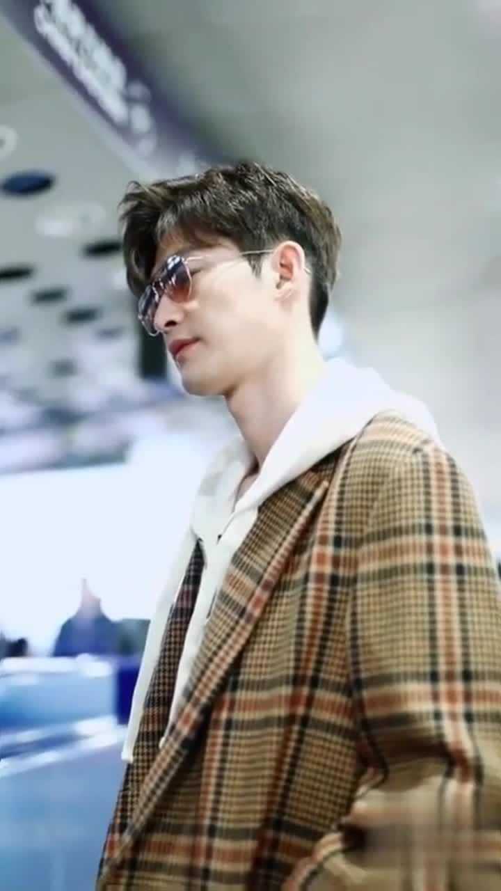 张翰来啦这个角度看身高真的太优势了风度翩翩的大帅哥