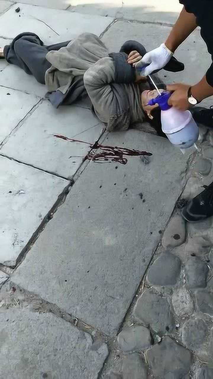 群演地上的血,原来是这样流出来的,真是长见识了
